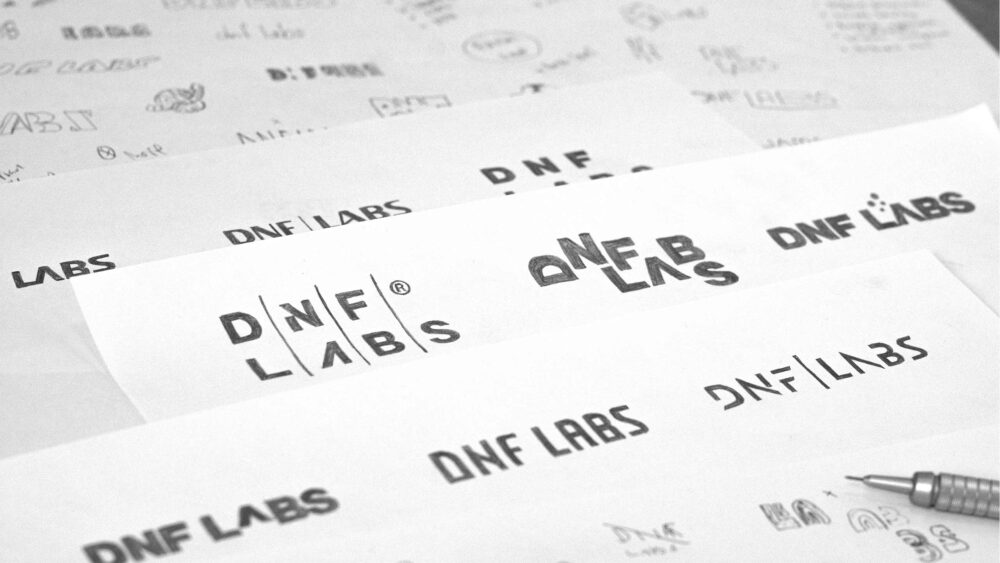 Handritade skisser till logotypen för DnF Labs. 