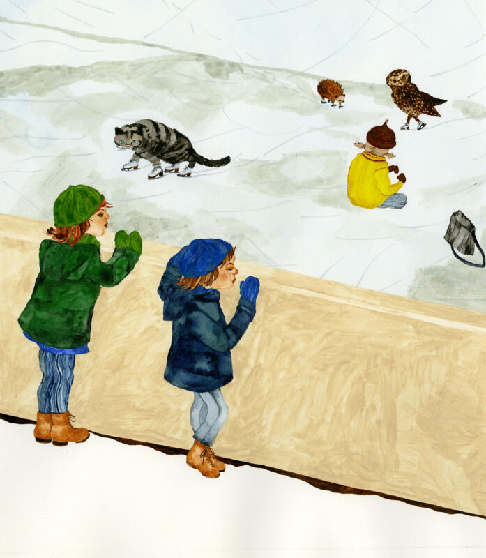 Två barn som står och tittar mot en skridskobana. Ett barn med gul kofta sitter på isen med sin väska bredvid. Runt henne finns en katt som åker skridskor, en uggla som åker skridskor och en igelkott som åker skridskor.