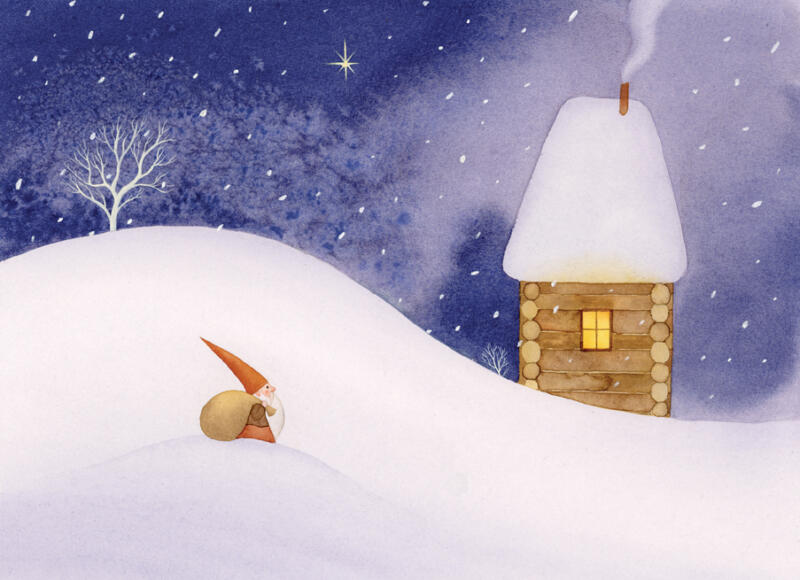 Akvarell av en liten tomte som bär en påse med presenter och går mot en stuga i snön