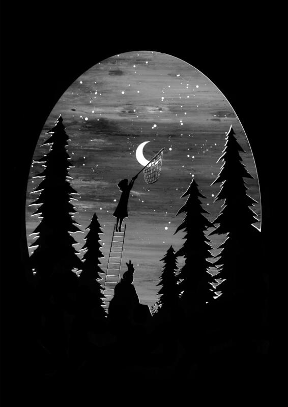 Screentryck med en svart siluett mot en grå stjärnklar himmel med en månskära i mitten. Siluetten föreställer en granskog och i mitten står en stege riktad upp mot himlen. Högst upp på stegen står en barn med en håv uppsträckt mot månen som ser ut att bli nerplockad i håven. På en sten nedanför stegen sitter en kanin och blickar upp mot barnet och månen.
