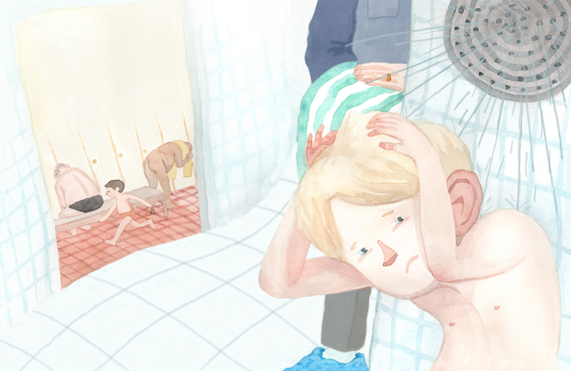Uppslag till bilderboken Men hoppa då! Bilden visar Elis som duschar innan simlektionen. Duschens strålar är hårda och pappa räcker handduken till Elis när han är klar. I bakgrunden syns omklädningsrummet där det är fullt av gubbar och barn som byter om. 