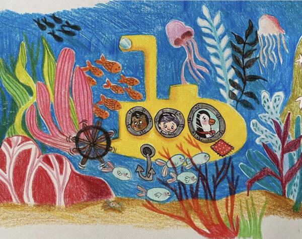 Bild med färgpennor. Gul ubåt med nalle, flicka och pingvin som undersöker havet och alla fiskar. Detaljerat, färgpennor.