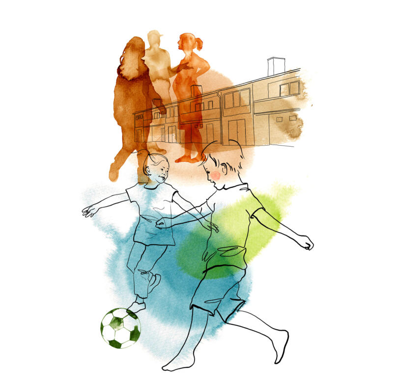 Illustration av pojke och flicka som spelar fotboll, vuxna pratar, radhus. Färgerna är orange, grön, blå.