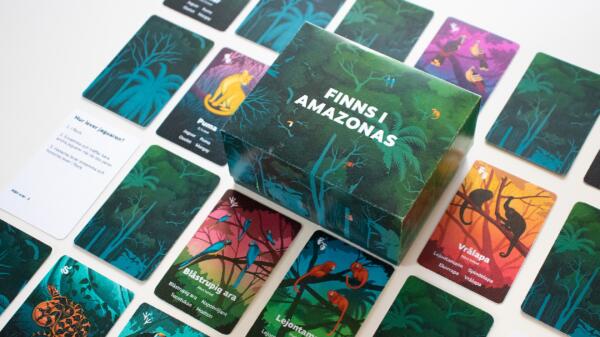 Finns I Amazonas - spelbox och spelkort med bilder på olika djur som lever i Amazonas