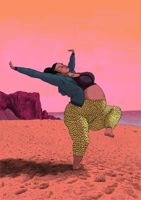 En storväxt kvinna klädd för träning iförd leopardleggings utför en yogaliknande rörelse på en orange strand