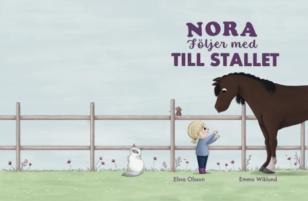 Omslag till boken Nora följer med till stallet. Nora står vid ett staket och sträcker armarna upp mot den mörkbruna hästen Annie.