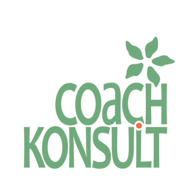 Logga i grönt med en röd prick i och en blomma på toppen. Logotypen är för företaget Coachkonsult och designad av Maria Helgars, designmaria.se