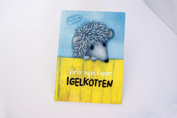 omslag, ukrainskförfattare, ukrainianillustrator, hedgehog, herrison, igel, ukrainskflag, pastel, yellowblue, varför