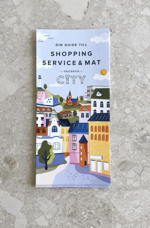 Broschyr med omslagsillustration föreställande hus och byggnader som är signifikanta för staden Västervik