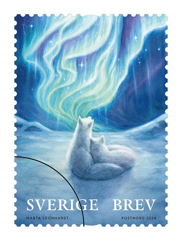 Vinterfrimärke målat med akvarell, föreställande två fjällrävar och norrsken.