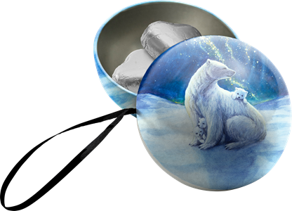 Illustration till julgranskula, som säljs av Pandaförsäljningen till förmån för WWF. Akvarell av en familj isbjörnar i snön med magiskt skimmer av stjärnor på natthimlen. Jul, julmagi, vinter, landskap, natur, fantasy, djur. Illustrationer för bilderböcker, sagoböcker, barnböcker, produkter, julkort mm.