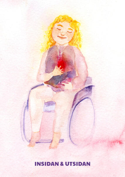 Barn i rullstol med synliga inre organ, håller om sin insida och ler