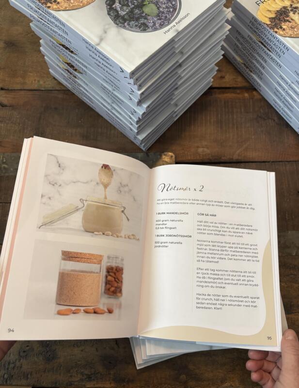 Uppslag ur Frukostfantasten på recept för nötsmör med mandlar och jordnötter