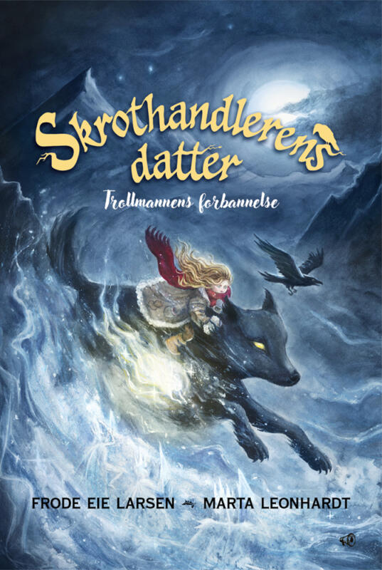 Bokomslag till barnboken Trollmannens forbannelse, den andra delen i fantasyserien Skrothandlerens datter. Flicka rider på en stor svart varg genom ett kallt snölandskap med svarta berg, en stor måne och antydan till isälvor i vinden. En svart korp och en dimälva flyger bredvid dem. Fantasy 9-12 år, utgiven på norska.
