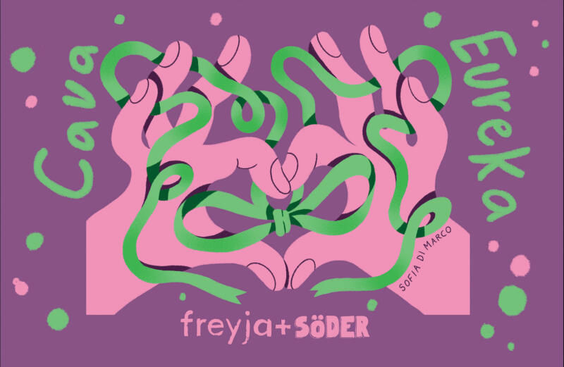 Etikett till en cavaflaska föreställande två rosa händer som gör ett hjärta med en grön rosett mot lila bakgrund