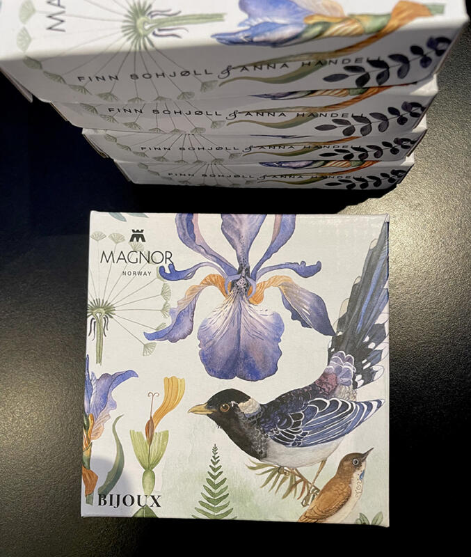 ”Bijoux” – Product design, porcelain and packaging with decoration painted in watercolor in collaboration with Finn Schjöll och Magnor, Norway