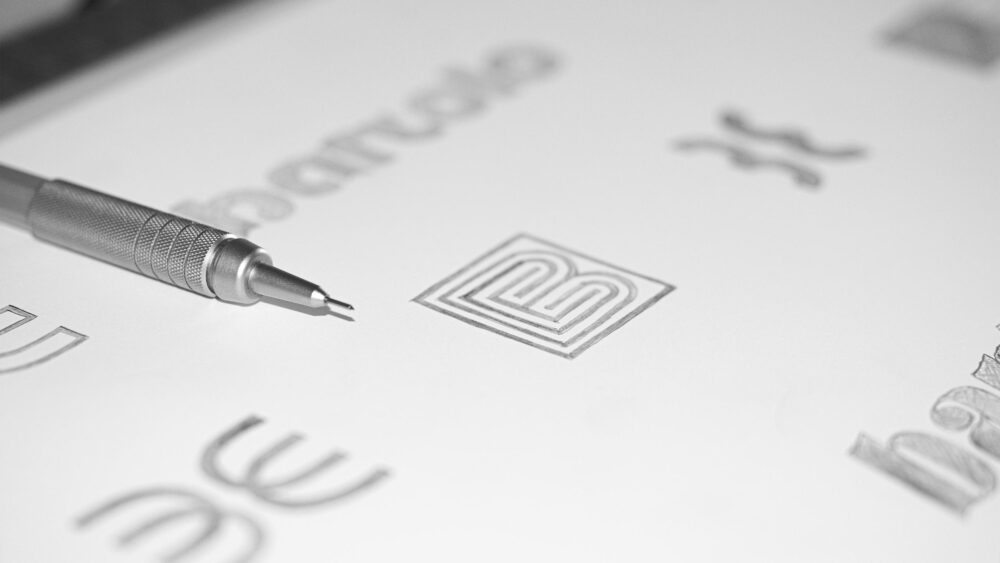 Analog skiss för logotypen till Bartolo Entertainment.
