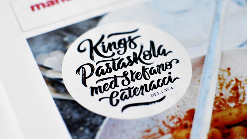 Den färdigtryckta bokstavsillustrationen för King Magazine. 