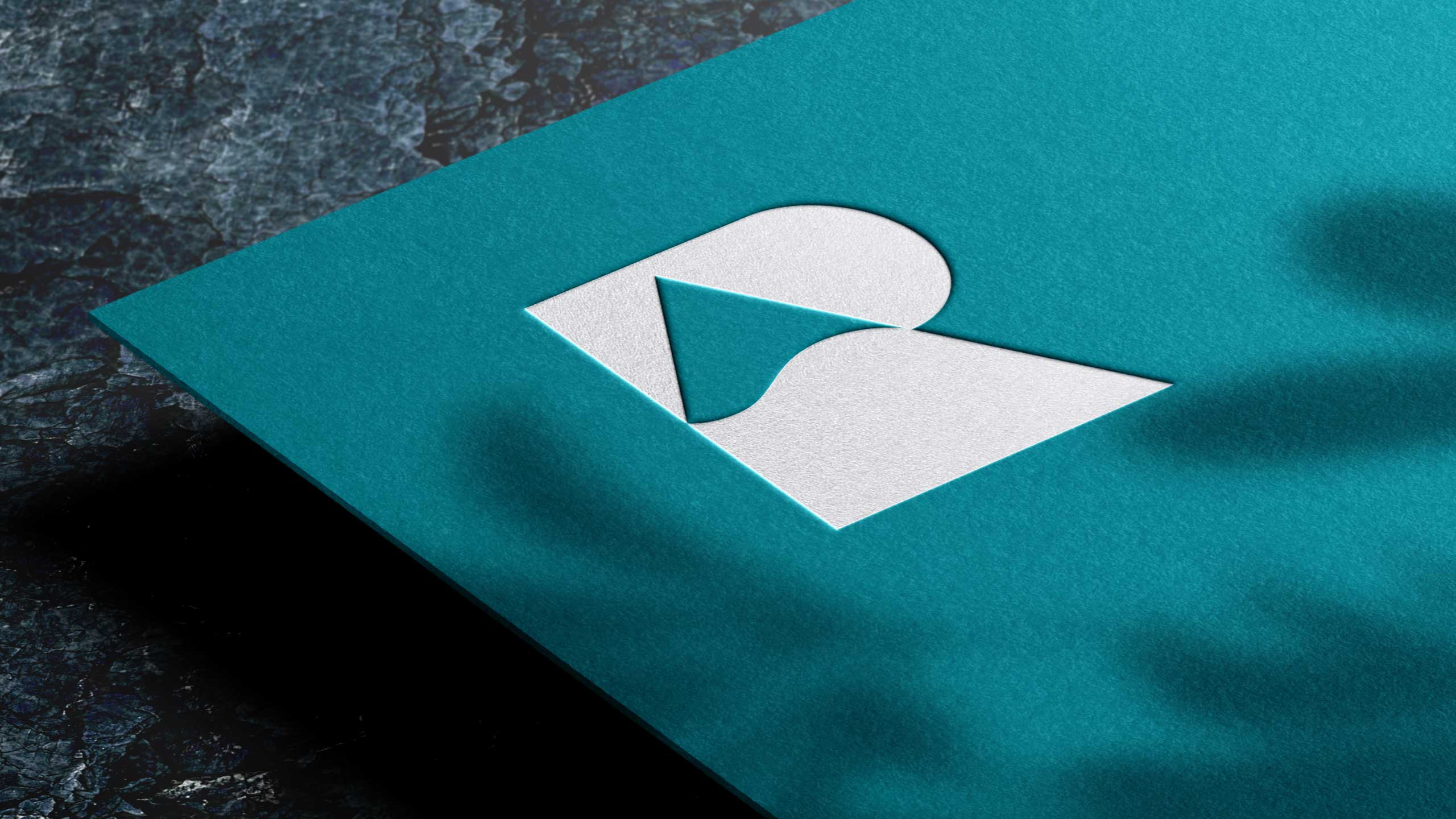 Logotypen för Rock Alliance applicerad på papper.
