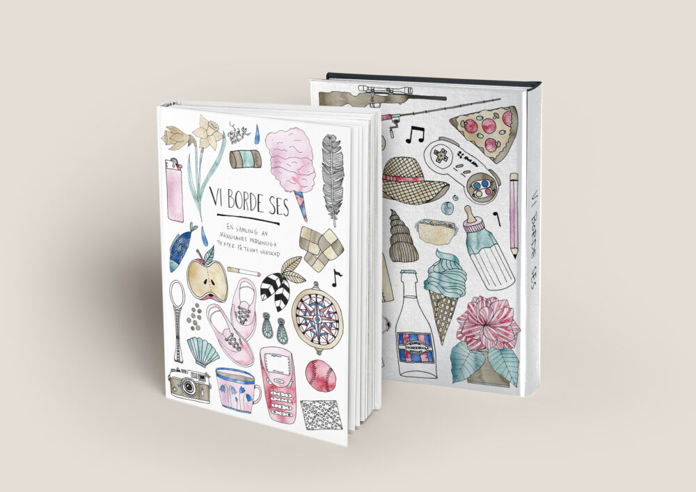 Ett detaljerat bokomslag med illustrationer av olika saker och prylar, t.ex. sockervadd, äpple, retro mobil, analog kamera, sneakers, snäcka, påskliljor, tändare, fisk, sked, kompass och en fjäder.