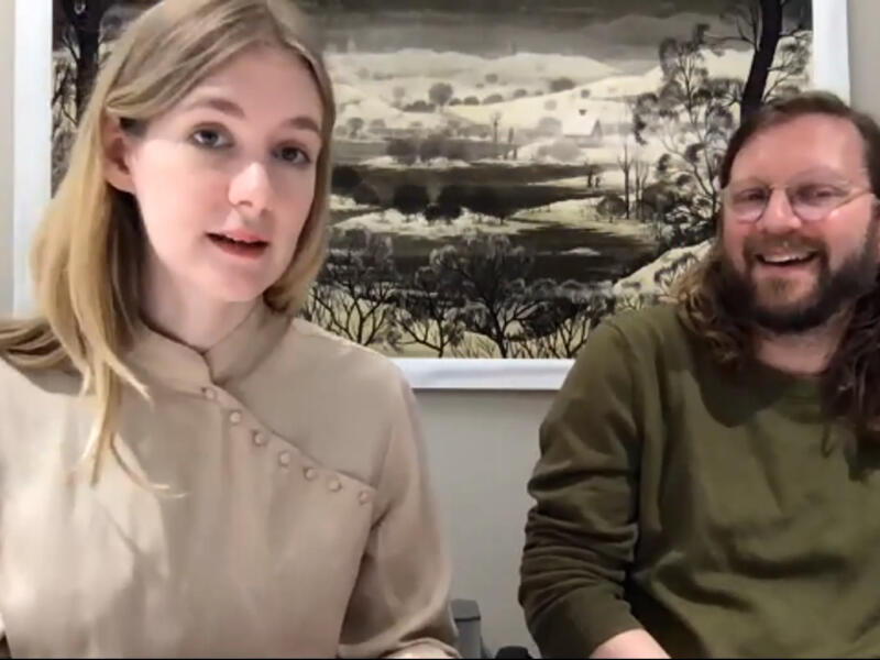 Karolina och Alexis berättar om bra tups för att illustrera barnböcker