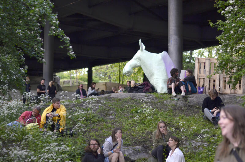 Installationen bland besökare till festivalen