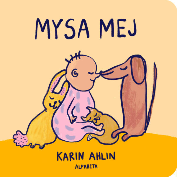 En baby sitter på golvet och myser med en kanin, en hund och en katt.