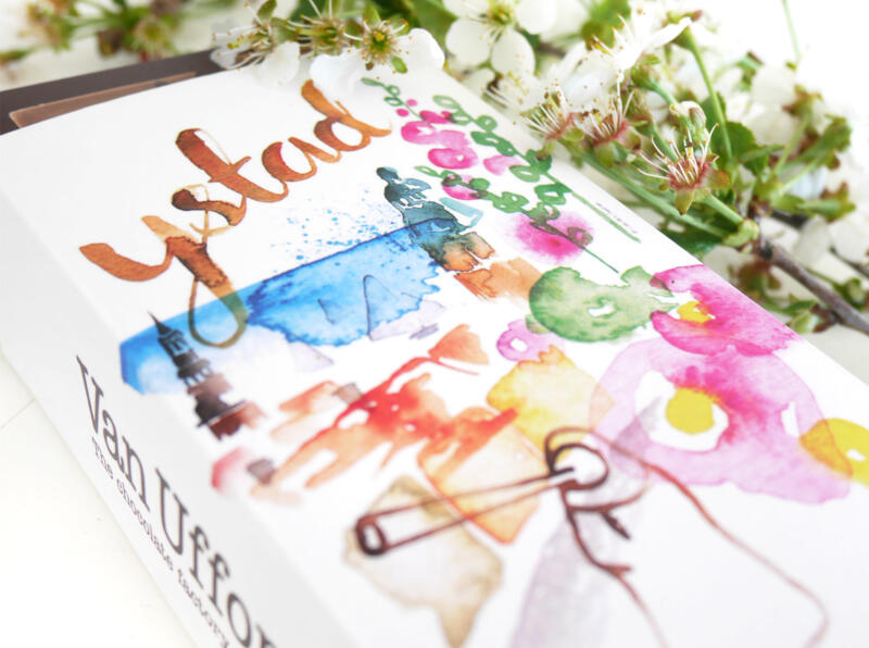 Förpackning med sevärdheter och blommor i Ystad