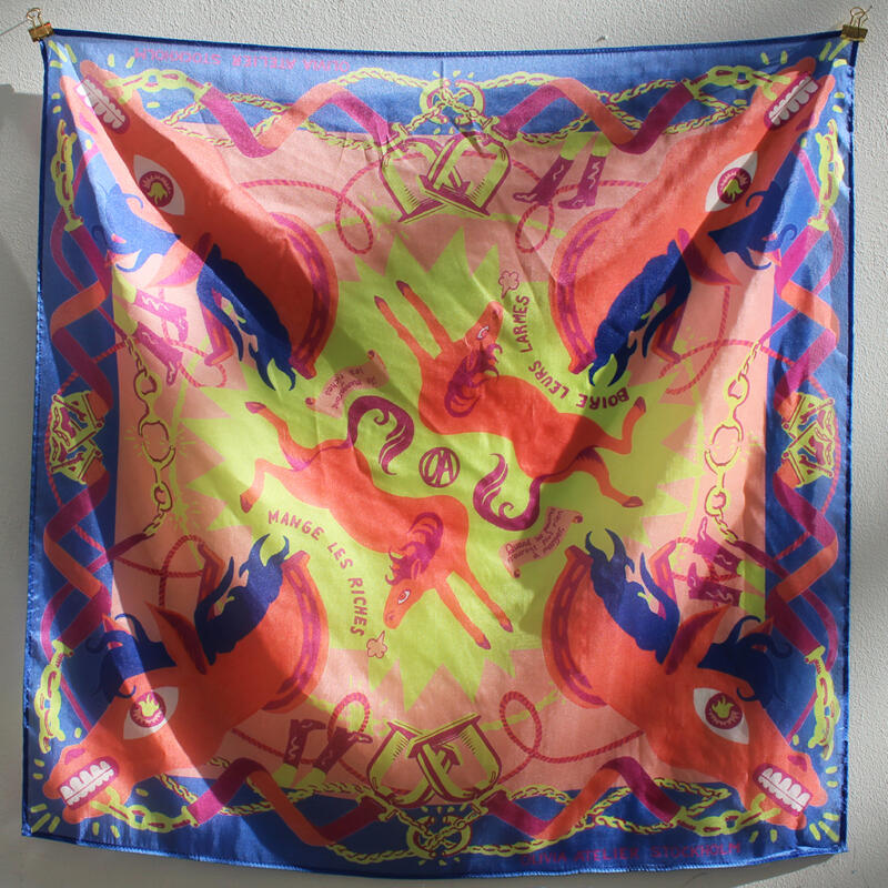 scarf med hästar. Scarf with horses and equestrian motif