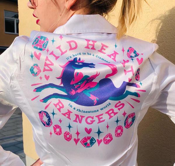 cowboy skjorta med hästmotiv. Rodeo rosa diamanter