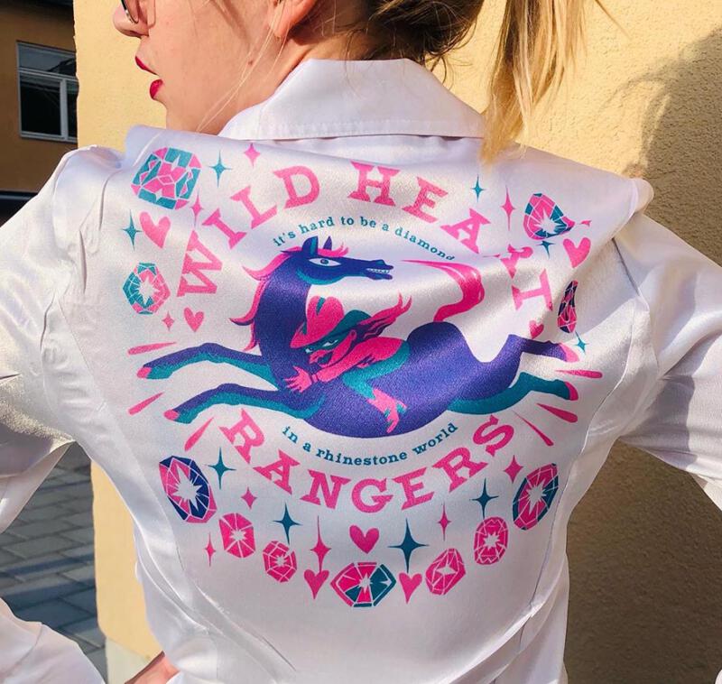 cowboy skjorta med hästmotiv. Rodeo rosa diamanter