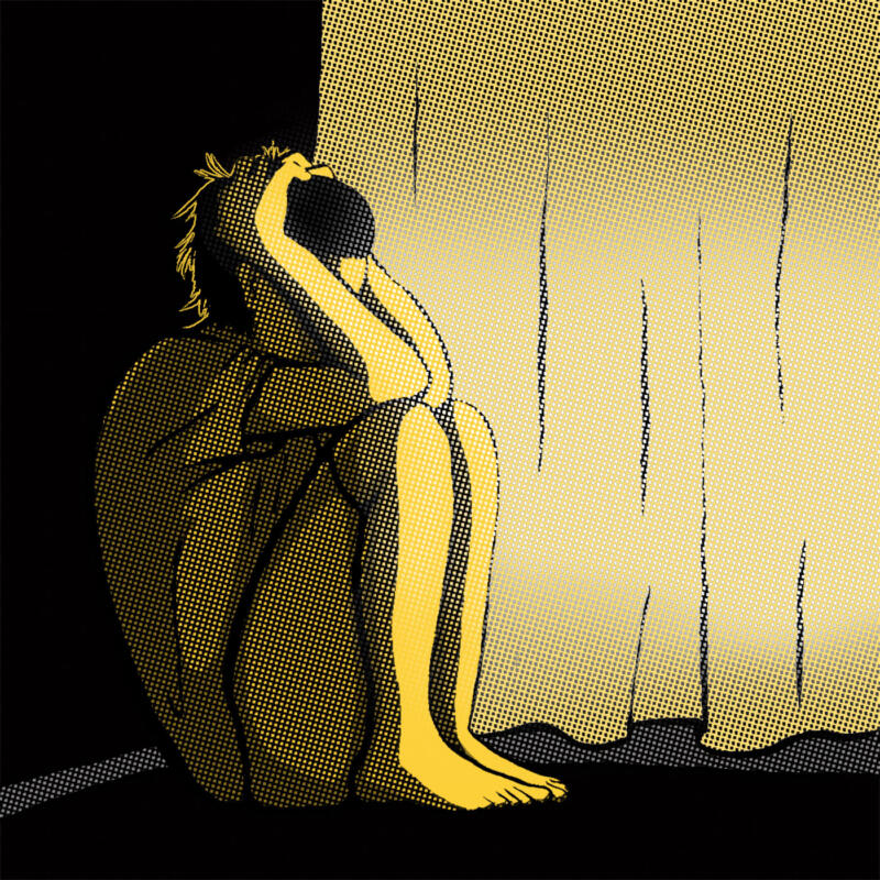 Färgad illustration av en person som sitter på golvet med händerna på huvudet och upplyst av tv-ljuset