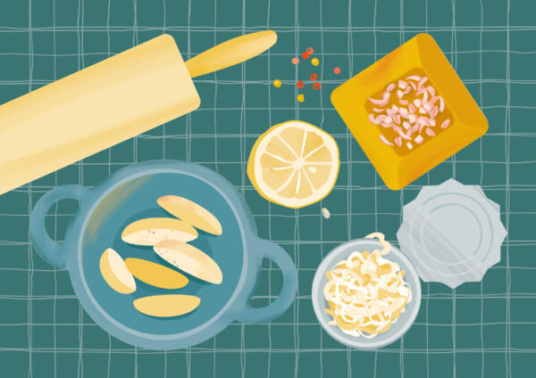 Bild på en träkavel, tärnad rödlök, en halv citron och en öppnad konservburk med surkål
