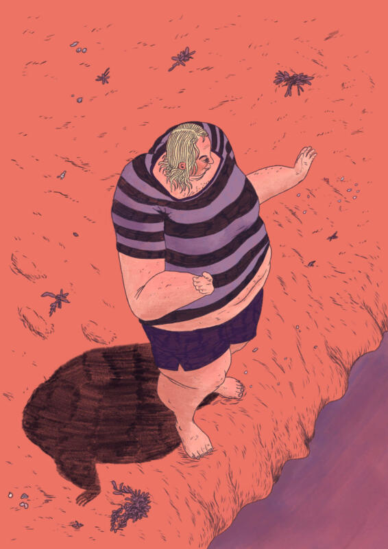 En storväxt man står barfota iförd shorts och t-shirt på en orange strand, i en meditativ pose