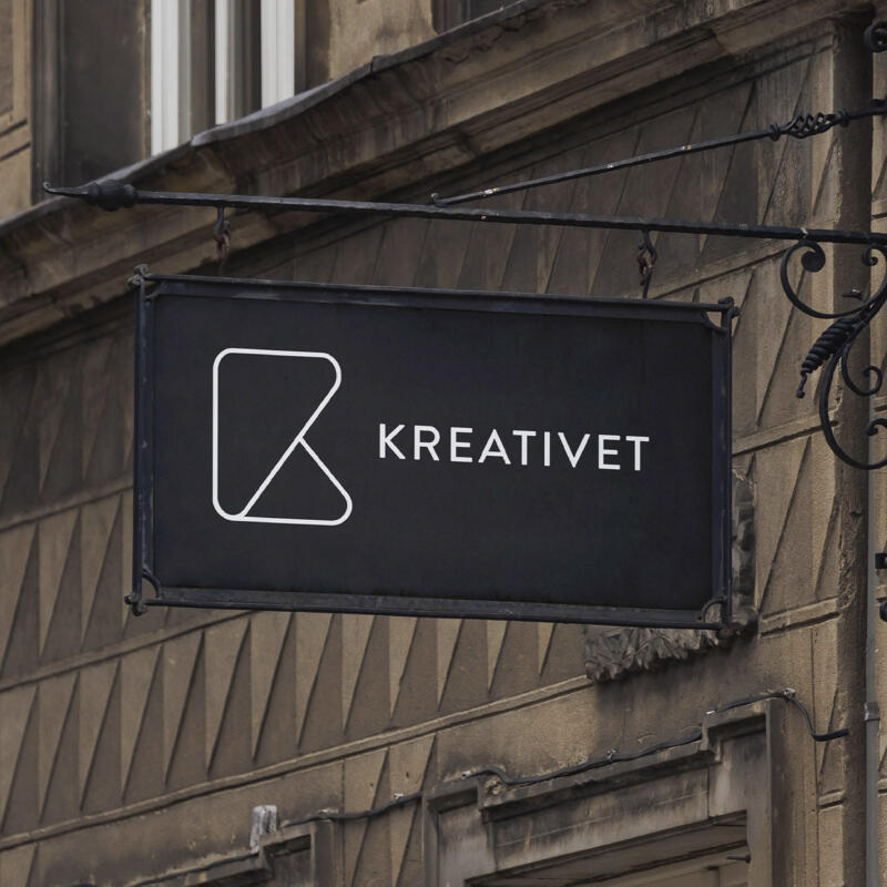 Logo horisontal on hanging sign
