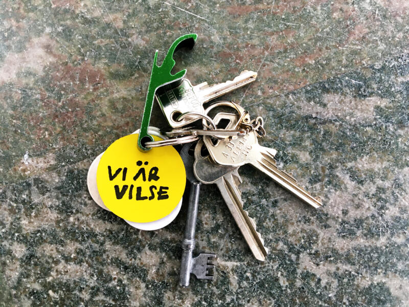 Borttappade nycklar som ligger på golvet. Upphittad, förlorat, we are lost, Vi är vilse.