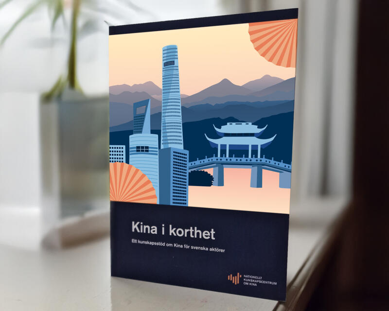 Illustration av kinesiskt landskap med inslag av stadssiluett