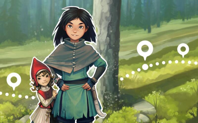 En blog banner föreställande en murrig grön skog med mossa och granar. En svarthårig flicka i fantasy medeltida kläder och karvad benkniv står självsäkert och ler. En liten älva eller tomtenisse i röd luva står intill med glänsande små nycklar i bältet. I bakgrunden syns en grafisk representation av en GPS slinga.