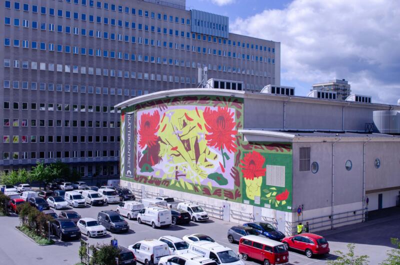 A mural about the impact of sexual assault, A Konstfack master project, on a building by Vasakronan. Mural on Klättercentret. 