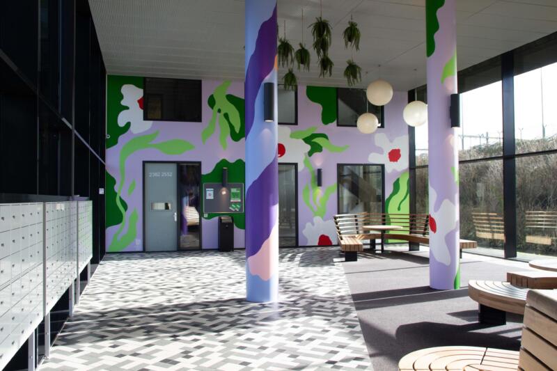 VAAF Murals in the entrance of an apartment building in Amsterdam, VAAF Muralmålningar i entrén till ett bostadshus i Amsterdam