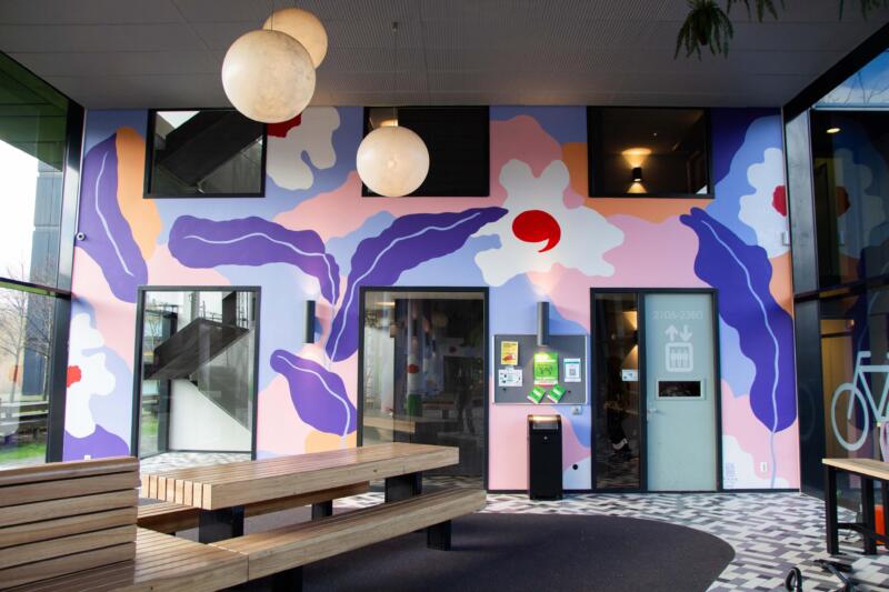 VAAF Murals in the entrance of an apartment building in Amsterdam, VAAF Muralmålningar i entrén till ett bostadshus i Amsterdam