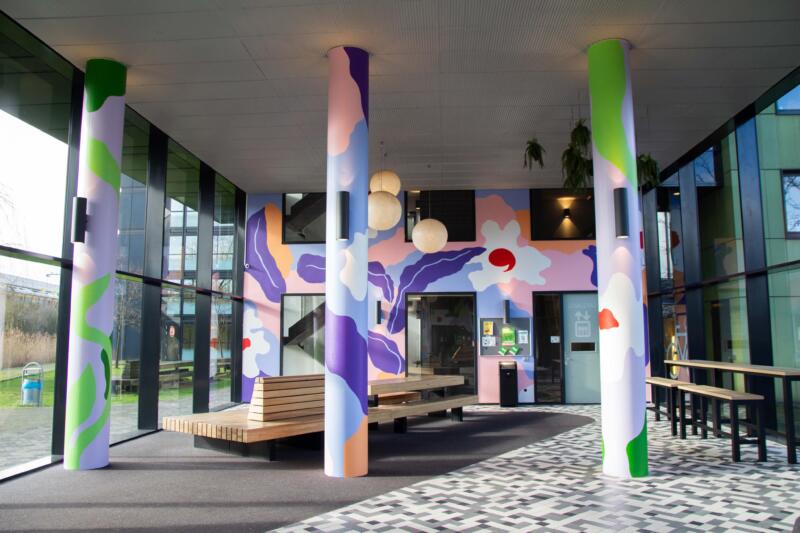 VAAF Murals in the entrance of an apartment building in Amsterdam, VAAF Muralmålningar i entrén till ett bostadshus i Amsterdam