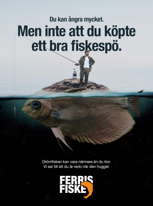 Surrealistiskt bildmontage av en stor fisk som simmar under vatten med en sportfiskare stående på ryggen. Fiskaren håller ett fiskespö och försöker fånga fisken från fiskens rygg.